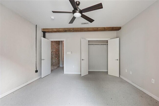 Building Photo - 709 Jackson Ave