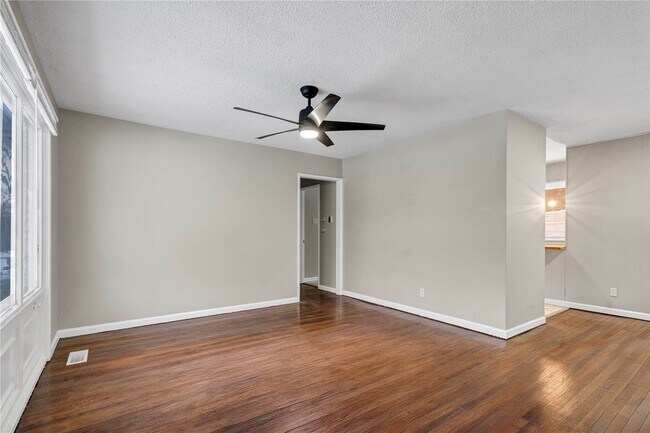 Building Photo - 9725 Medford Dr