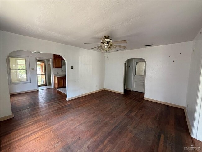 Building Photo - 1305 N 5th St