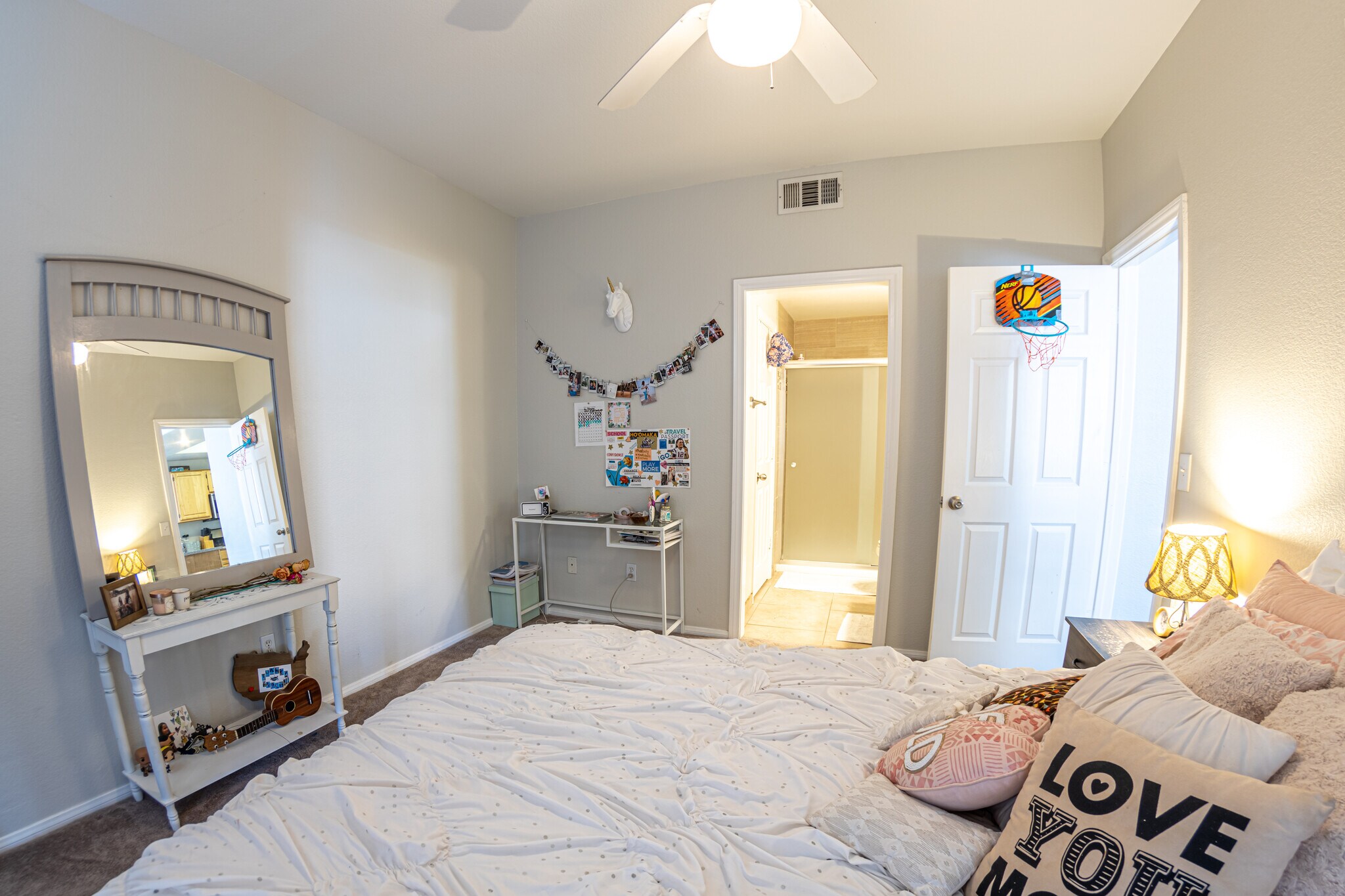 Building Photo - 5855 Valley Dr