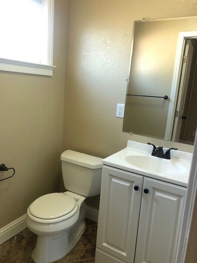 Building Photo - Nice 3 bed, 2 bath home in El Dorado Hills