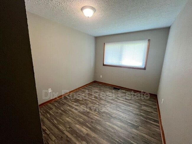 Building Photo - 440 W Wenger Rd