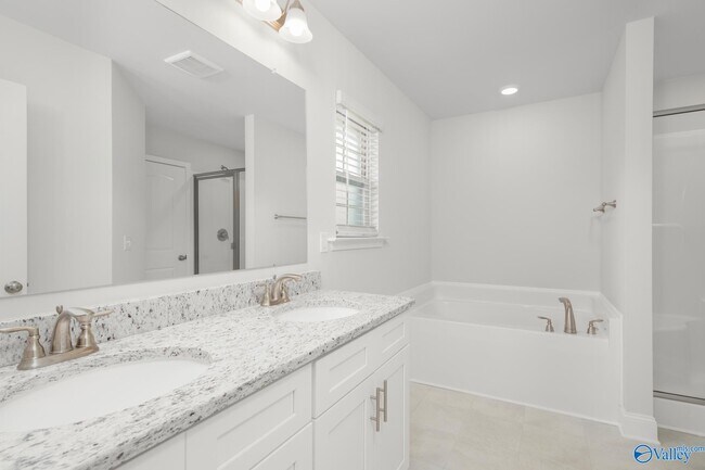 Building Photo - 239 Abercorn Dr