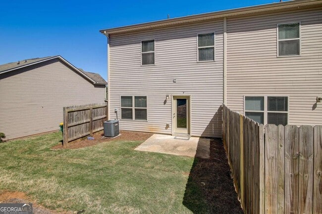 Building Photo - 544 Oakside Pl