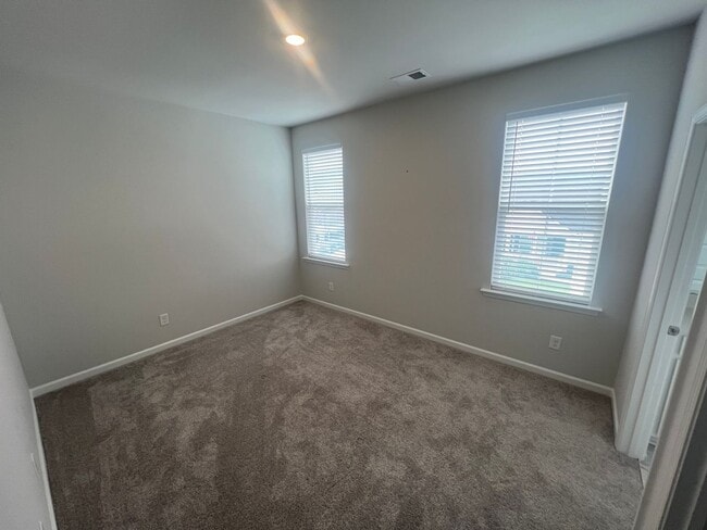 Building Photo - Beautiful Summers Corner 5Bed/4.5Bath
