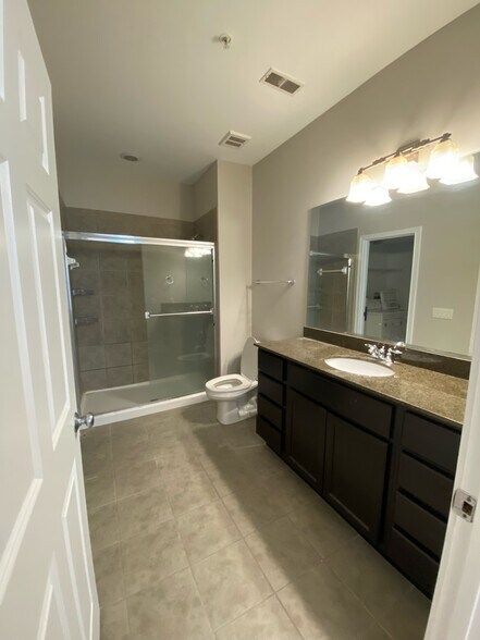 Building Photo - 214 Stetson St