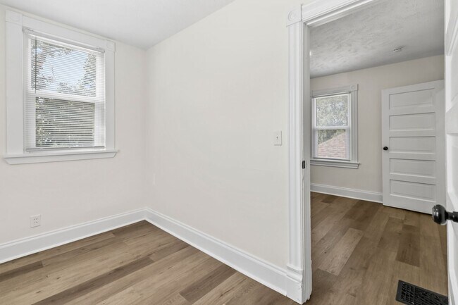 Building Photo - 337 Sherman Ave