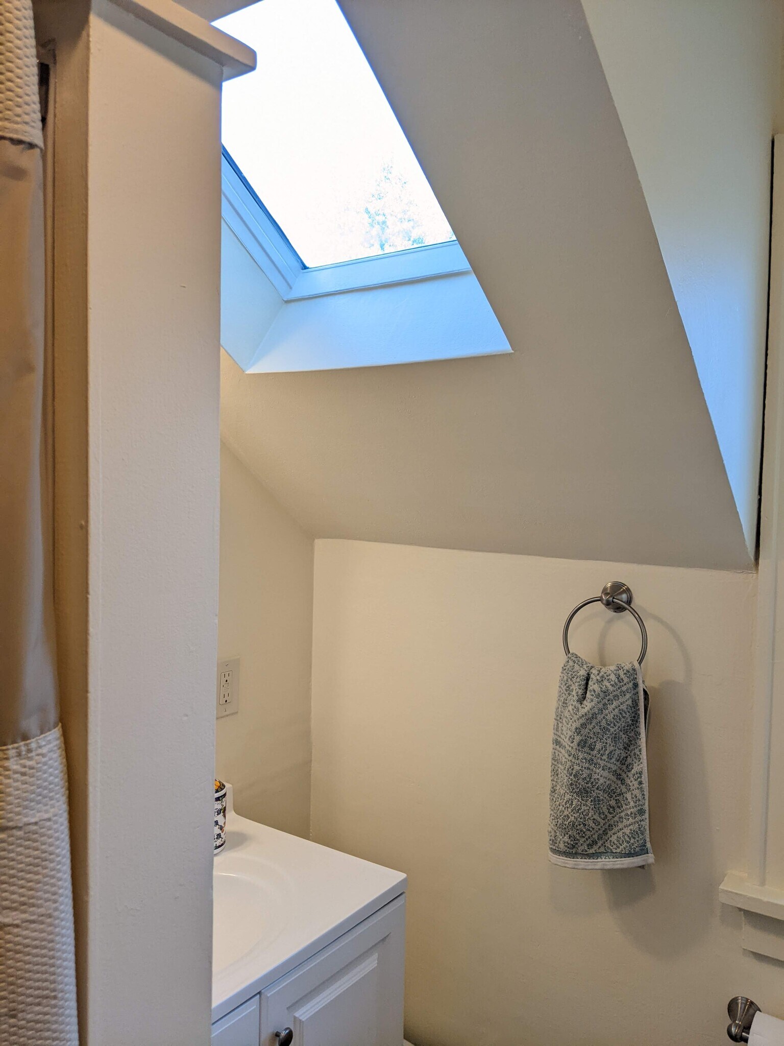 Skylight - 4419 Cooke St