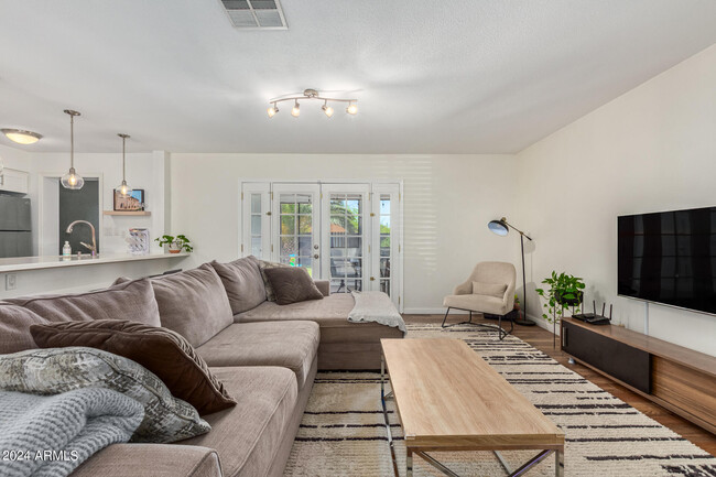 Building Photo - 2126 S Stanley Pl