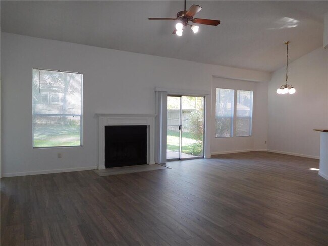 Building Photo - 2202 Quiet Wood Dr