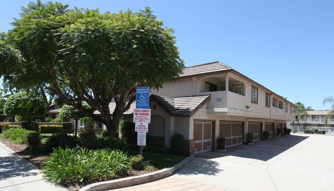 Building Photo - Charter Oaks