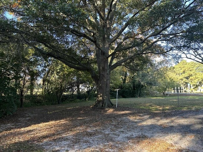 Building Photo - 20200 Fairgrounds Rd