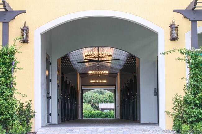 Building Photo - 4985 Stables Way