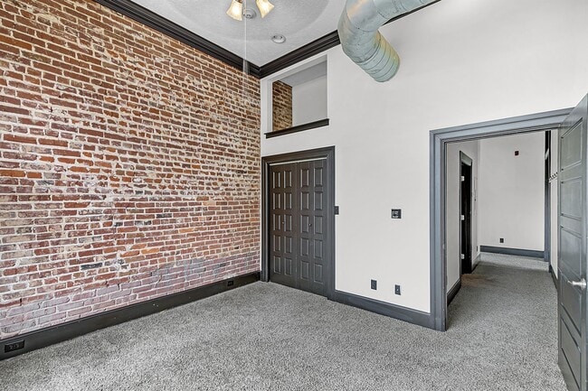 Building Photo - 217 E Deaderick St