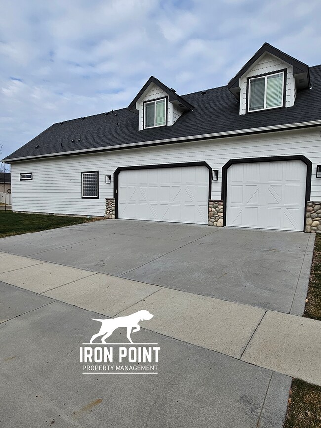 Building Photo - 3bed/3bath in sought after Nampa neighborhood w/3 car garage and large bonus room.