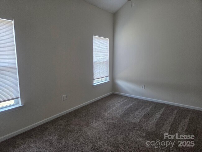 Building Photo - 924 Harbour View Cove NE