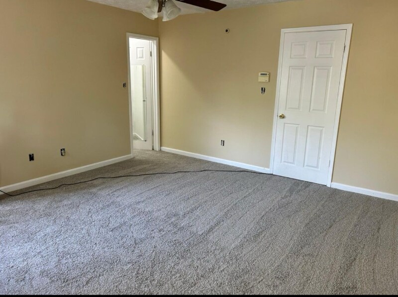 Building Photo - 4350 Village Square Ln