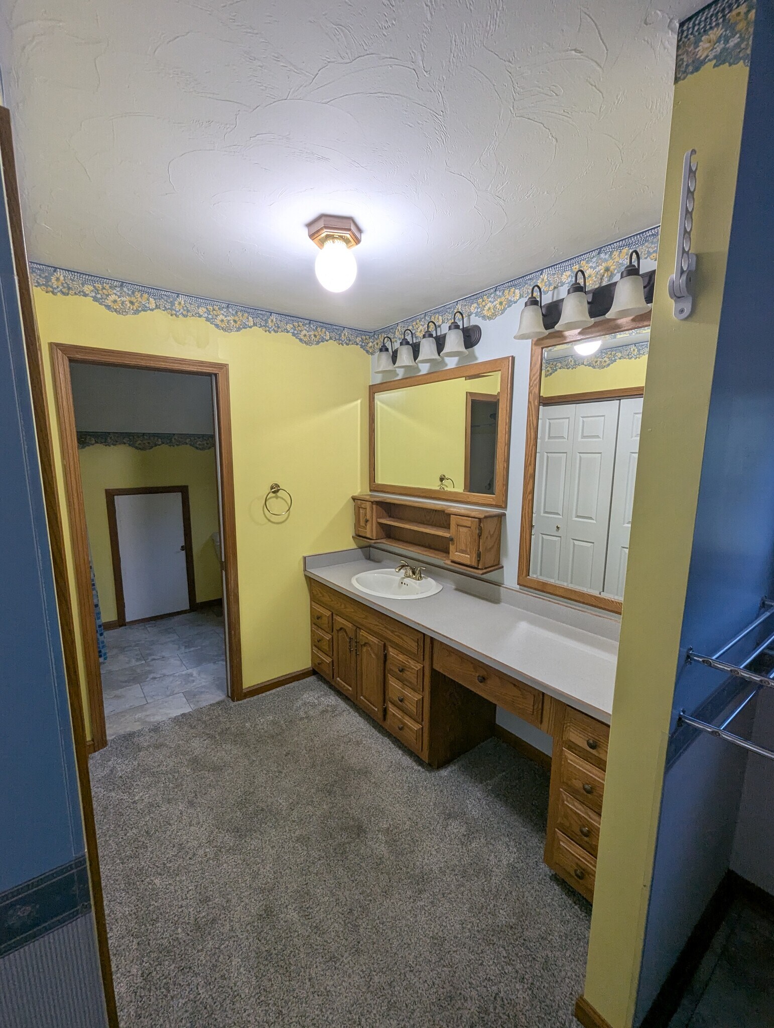Building Photo - 3702 Dumont Rd