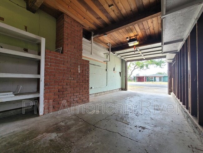 Building Photo - 6039 35th Ave