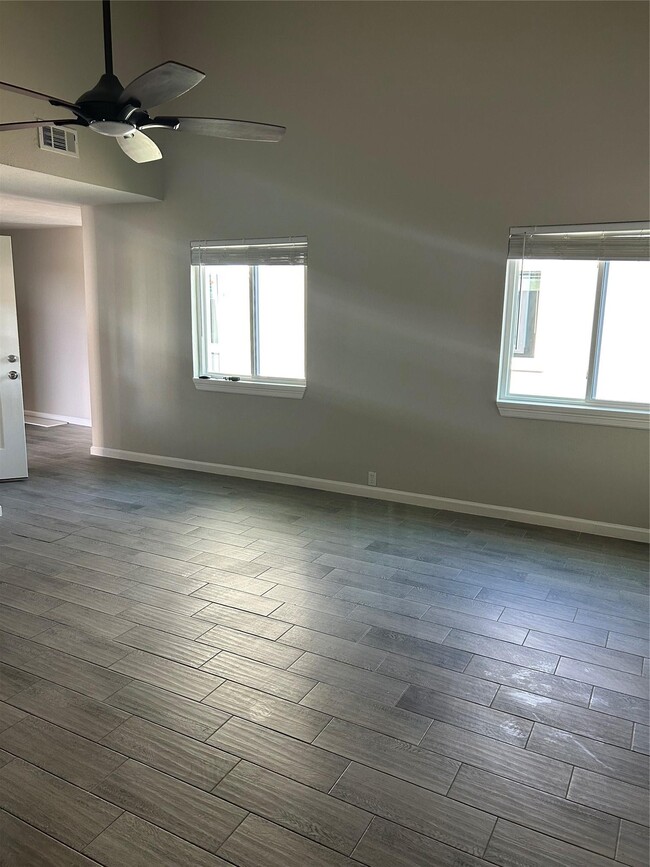 Building Photo - 11719 Pender Ln