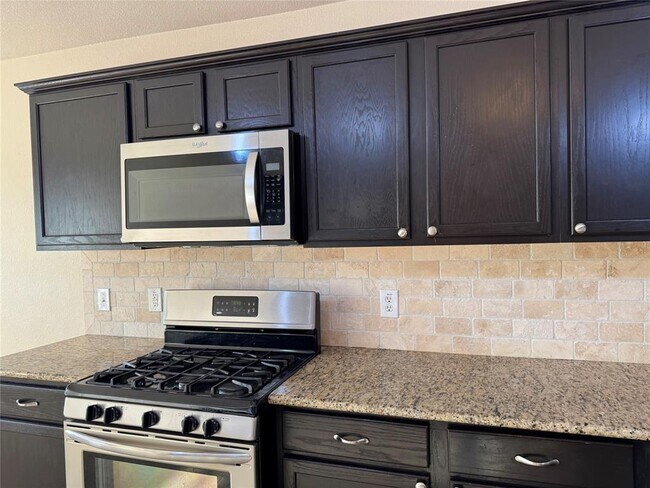 Building Photo - 1015 Remington Dr