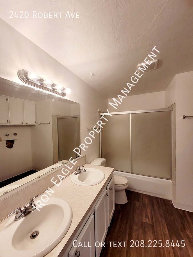 Building Photo - 2420 Robert Ave