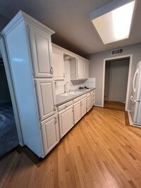 Building Photo - 4 Bedroom 2 Bath 2 Car Garage in Arlington - Excellent Location