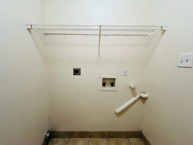 Building Photo - Cozy 2 bedroom 2bath Retreat near Randolph...