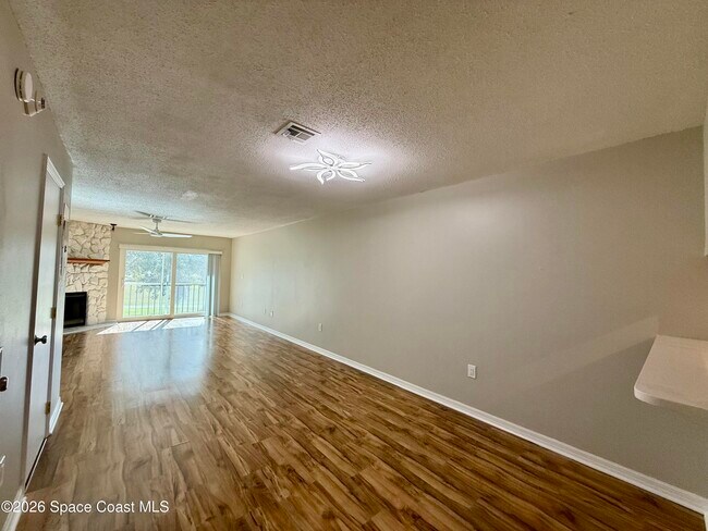 Building Photo - 1600 Woodland Dr