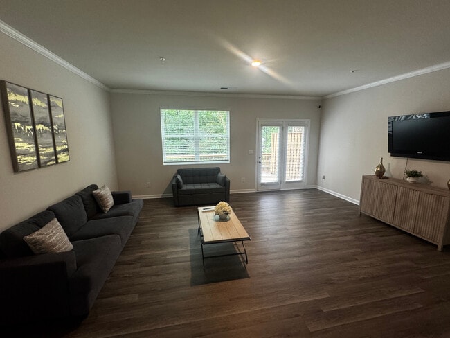 Building Photo - Room in Townhome on Chestnut Trce