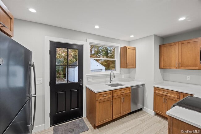 Building Photo - 122 Liberty Ave