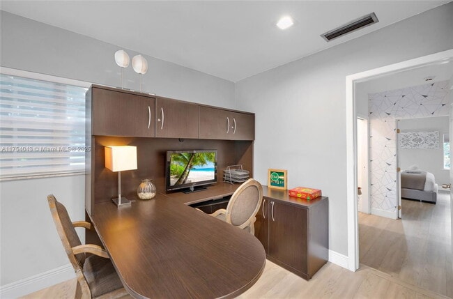 Building Photo - 7711 Coquina Dr