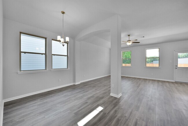 Building Photo - 17620 Cedar Crst Dr