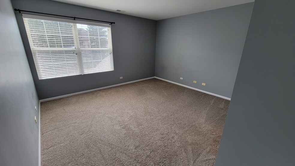 Building Photo - 2807 Stonewater Dr