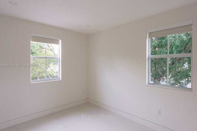 Building Photo - 8167 NW 108th Ct
