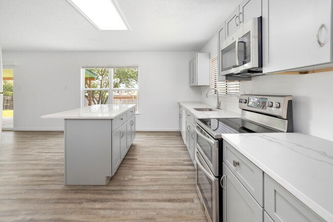 Building Photo - 8090 Chestnut Ash Dr