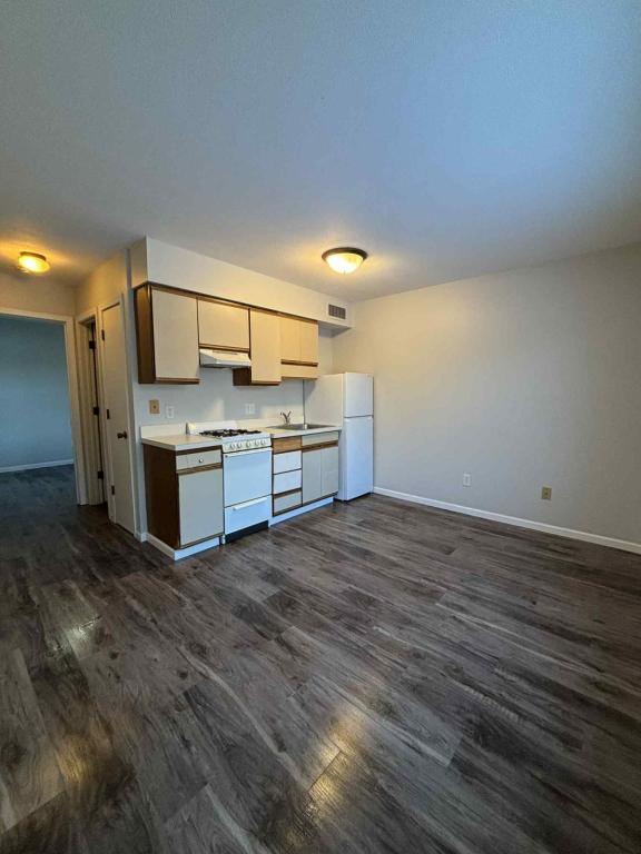 Building Photo - 1610 Tippecanoe Dr