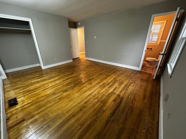 Building Photo - Updated Home with Parking in Radford