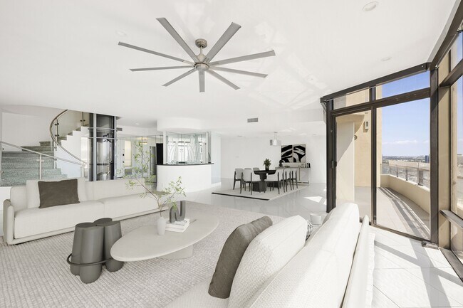 Building Photo - 4267 Marina City Dr