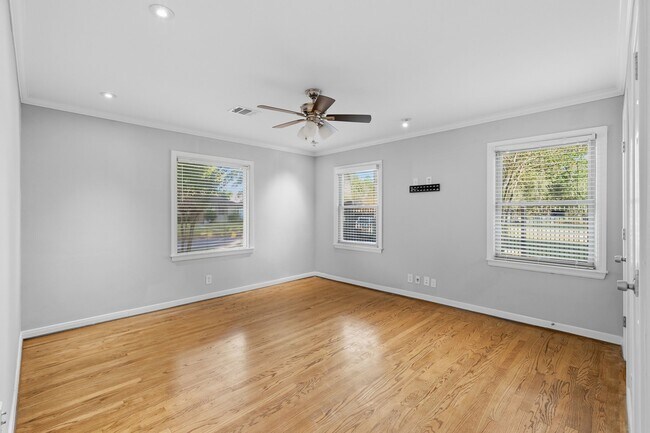 Building Photo - 3338 Prospect St