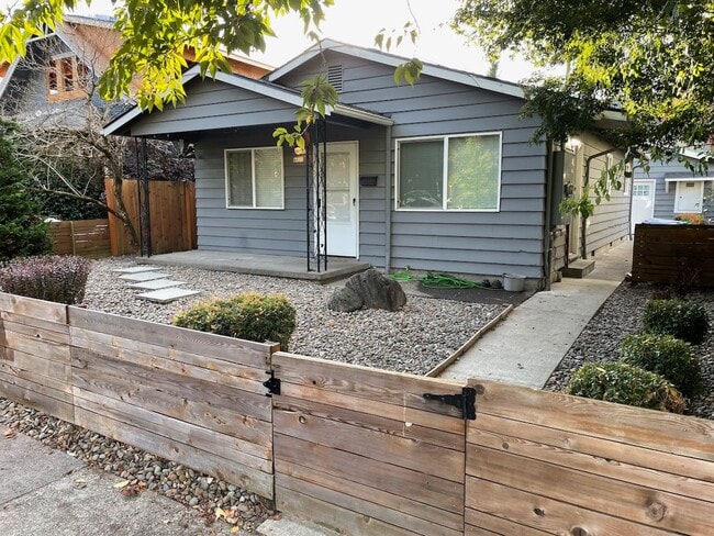 Building Photo - 4911 NE 27th Ave