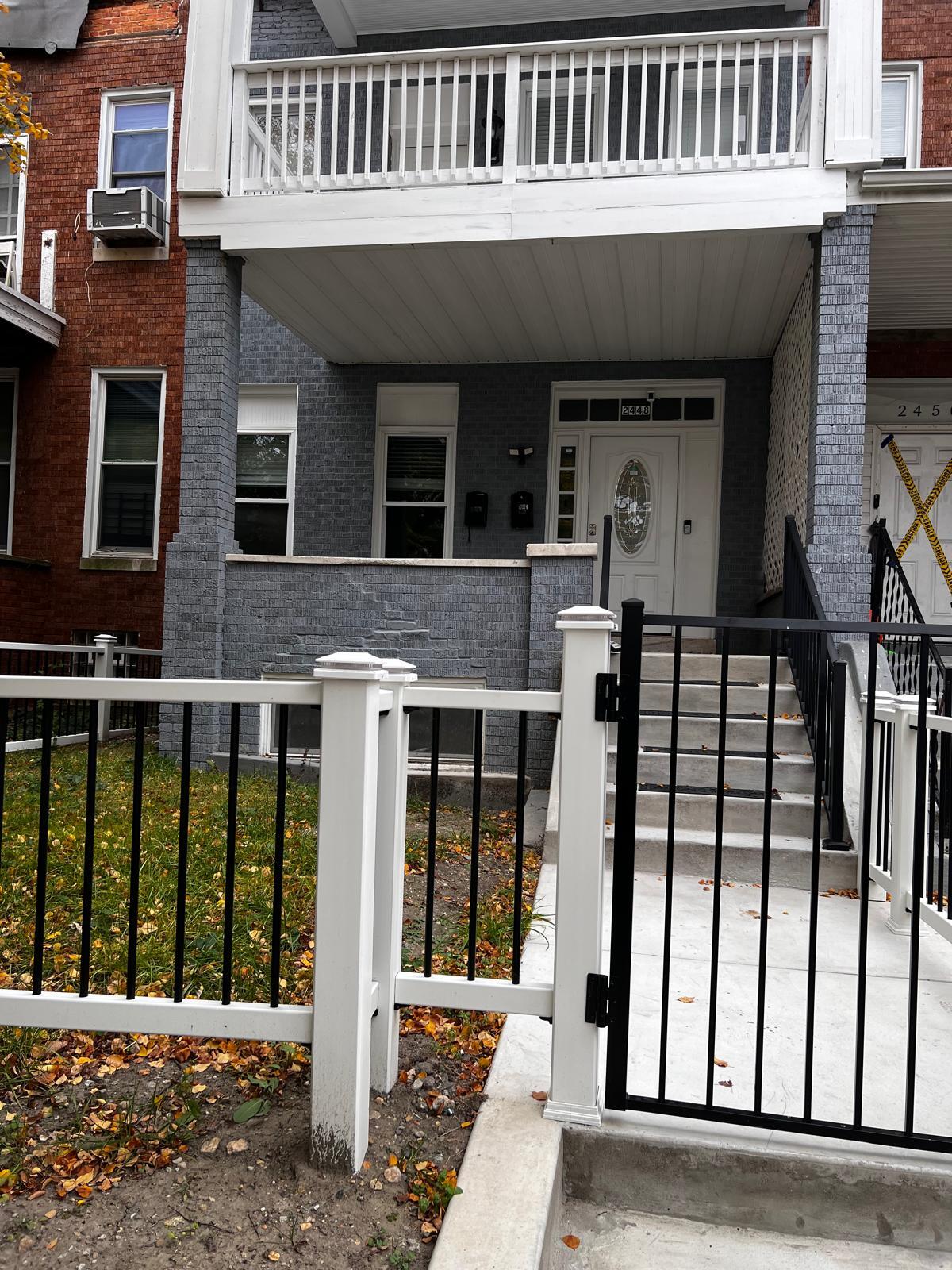 Private gated front yard - 2448 Lakeview Ave