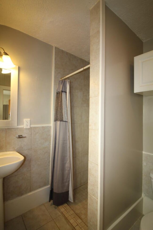 Building Photo - 819 Douglas St NW