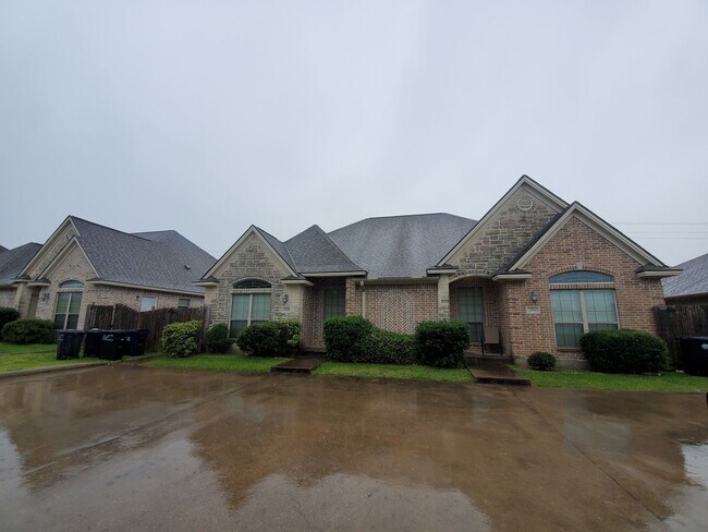 Building Photo - 3816 Oldenburg Ln