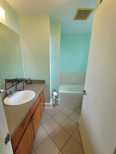 Building Photo - 502 Pryor St SW