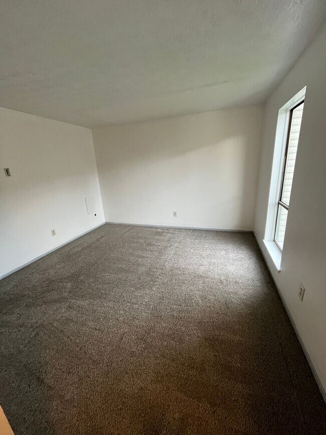 Building Photo - 1820 Anton Dr