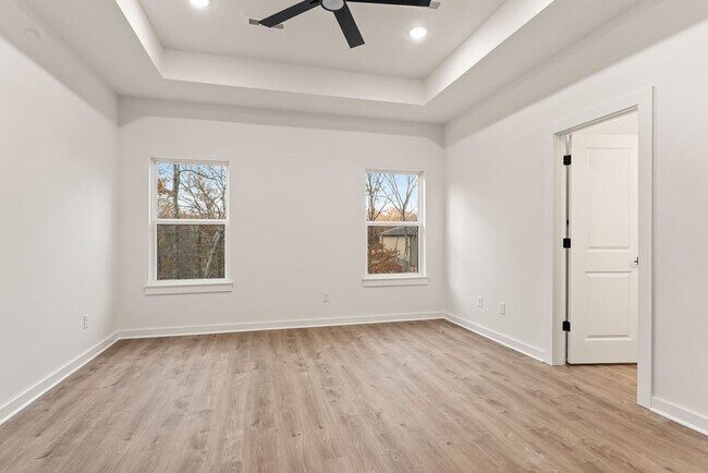 Building Photo - 18 Dumfries Ln