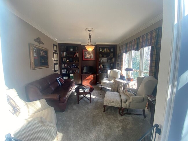 Building Photo - Suite A Main Level