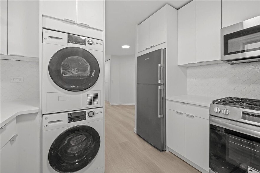 Building Photo - 5700 Arlington Ave