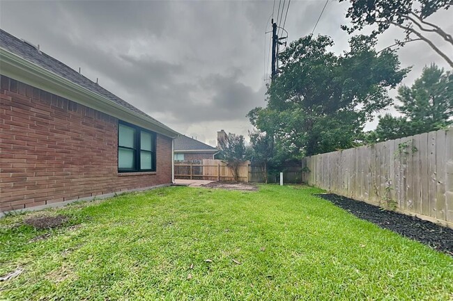 Building Photo - 7102 Blanco Pines Dr